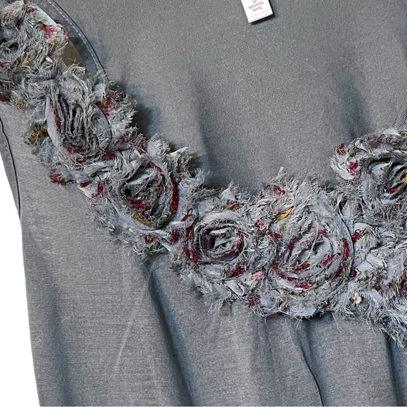 Grey Tank Top with Floral Neck line - Picture 4 of 7